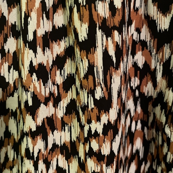 LOFT Fall print henley blouse size M - Picture 3 of 5